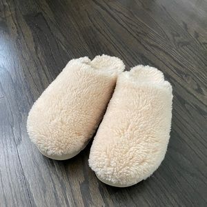 UGG Fuzz Sugar Slide Slipper - size 7